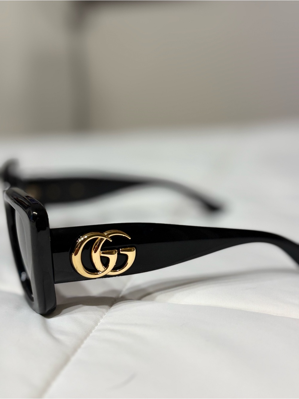 GUCCI GG1975S-002 Black Oversized Sunglasses – Authentic